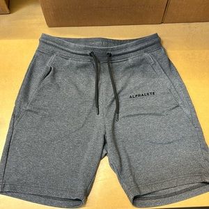 Alphalete Essential Short- Graphite